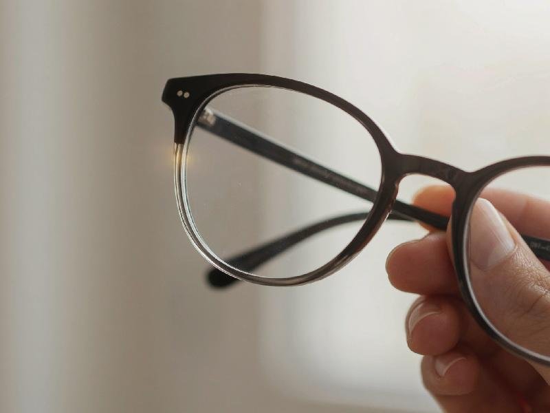 Lee más sobre el artículo Lentes gruesos y pesados: por qué pasa y cómo evitarlo